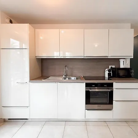 Charming Terrace With Garden Views - Center Канны