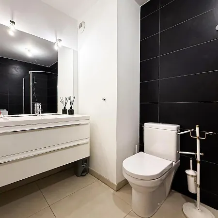 Charming Terrace With Garden Views - Center Апартаменты *