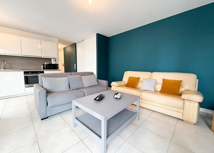 Charming Terrace With Garden Views - Center * Канны