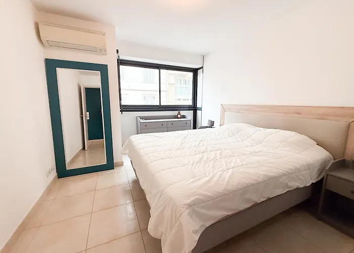 Charming Terrace With Garden Views - Center Канны