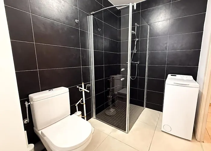 Charming Terrace With Garden Views - Center Апартаменты *